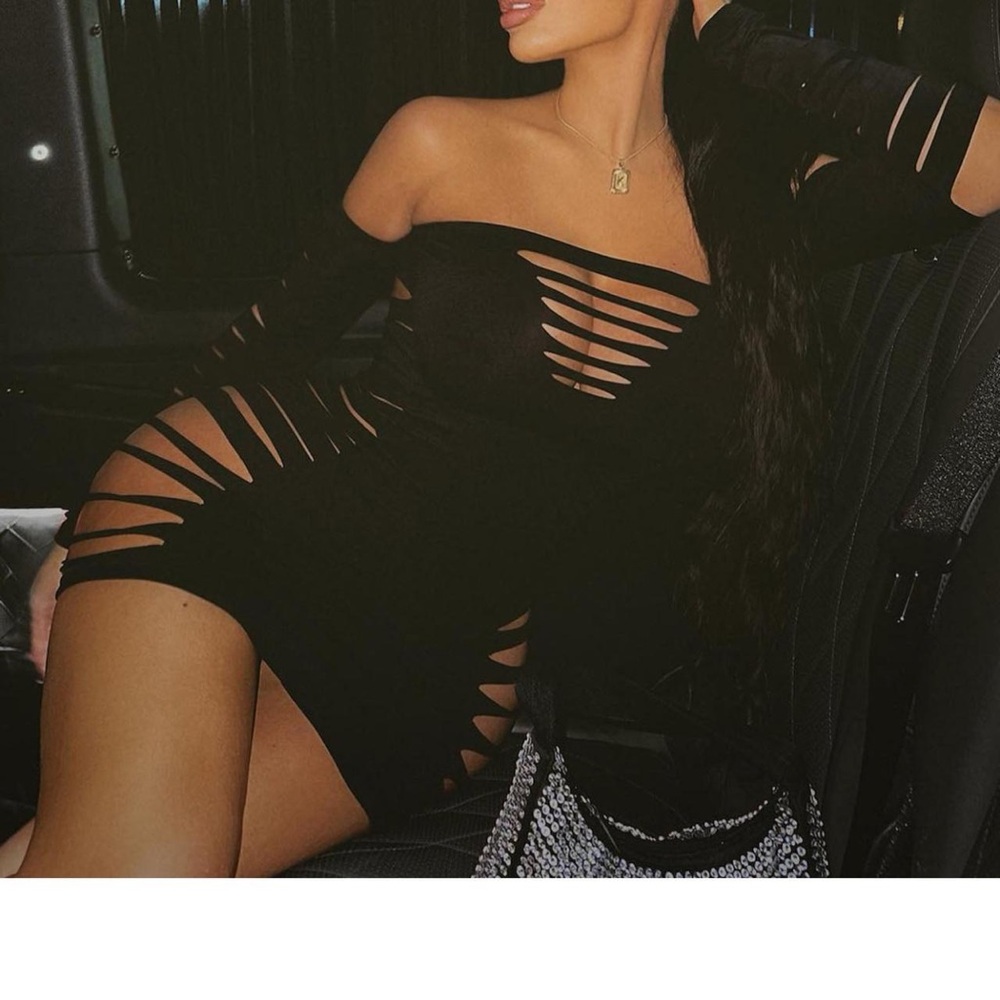 Fashion Nova cut out it’s a look black dress
